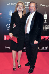 Barbara Schöneberger mit Begleitung