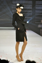 Model der Fashionshow Goldknopf Couture