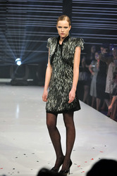 Model der Fashionshow Goldknopf Couture