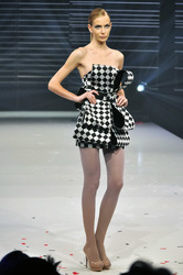 Model der Fashionshow Goldknopf Couture