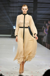 Model der Fashionshow Goldknopf Couture