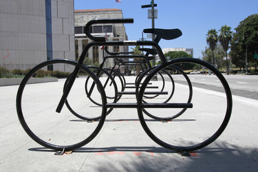 Fahrrad Kunstwerk vor dem Los Angeles Police Department