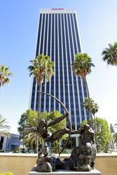 Herakles the Archer vor dem Variety Building