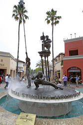 Brunnen am Eingang des Universal Studio Themenparks