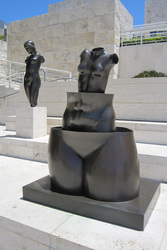 Torso of Dina von Aristide Maillol und Delusions of Grandeur von und René Magritte im Getty Center