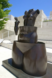 Torso of Dina von Aristide Maillol und Delusions of Grandeur von und René Magritte im Getty Center