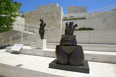 Torso of Dina von Aristide Maillol und Delusions of Grandeur von und René Magritte im Getty Center