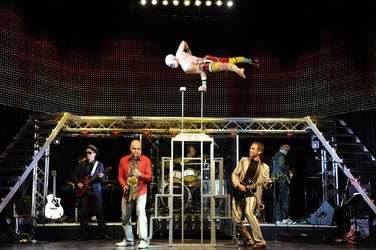 'Forever Young' Cast