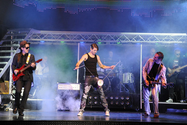 'Forever Young' Cast