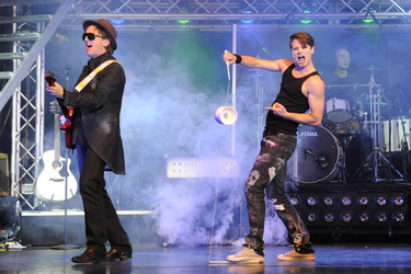 'Forever Young' Cast