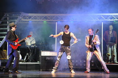 'Forever Young' Cast