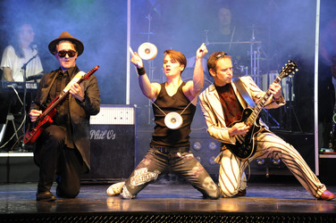 'Forever Young' Cast