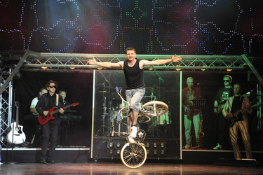 'Forever Young' Cast