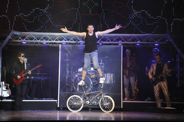 'Forever Young' Cast