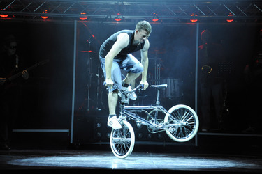 'Forever Young' Cast