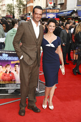 Belinda Stewart-Wilson mit Begleitung