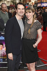 Jimmy Carr mit Begleitung