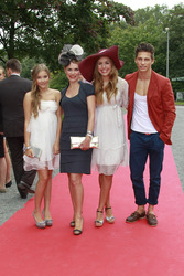 Andrea Lüdke mit Begleitung