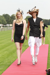 Jorge Gonzalez mit Laufsteg-Kandidatin