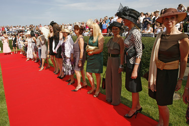 Teilnehmer des Hutwettbewerbs