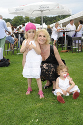 Heike Kloss mit ihren Töchtern Olivia und Marla