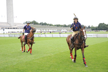 Annabelle Mandeng, Nadeshda Brennicke