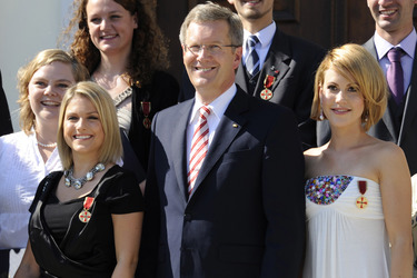 Jeanette Biedermann, Christian Wulff, Wolke Hegenbarth und weitere Verdienstkreuzempfänger