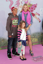 Anne-Sophie Briest mit Sohn Jahmar und Fee