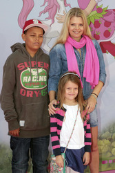 Anne-Sophie Briest mit Sohn Jahmar und Fee