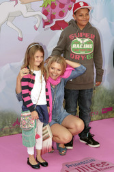 Anne-Sophie Briest mit Sohn Jahmar und Fee
