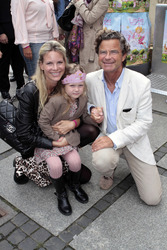 Florian Langenscheidt mit Lebensgefährtin Miriam Friedrich und Tochter Charlotte