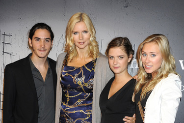Francois Goeske, Veronica Ferres, Liv Lisa Fries, Sina Tkotsch