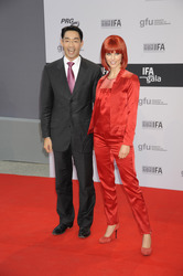 Philipp Rösler mit Miss IFA