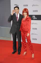Philipp Rösler mit Miss IFA