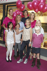 Dana Schweiger mit Kindern Valentin, Lilli und Emma Tiger sowie Freunden