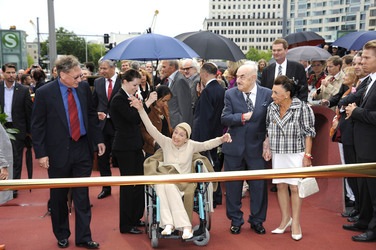 Luise Rainer, Artur Brauner mit Gattin Maria