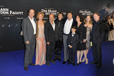 Herbert Knaup, Fanny Stavjanik, Christian Berkel, David Rott, Udo Jürgens, Alexander Kalodikis, Melika Foroutan, Valerie Niehaus, Ulrich Noethen