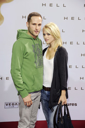 Lee Rychter, Leonie Jung