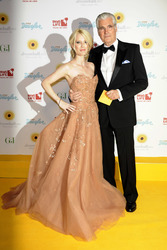 Mirja du Mont, Sky du Mont