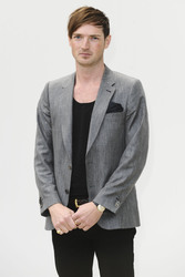 Dan Gillespie Sells (The Feeling)