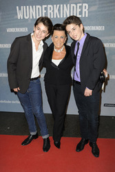 Maria Brauner mit den Enkelkindern Ben und David