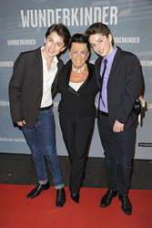 Maria Brauner mit den Enkelkindern Ben und David