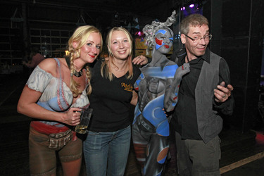 Model Kathi, Painting Assistentin Wiebke, Model Tina, Bodypaint Künstler Jörg Düsterwald