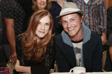 Sara Canning, David Anders