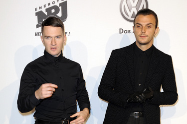 Adam Anderson, Theo Hutchcraft (Hurts)