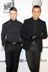 Adam Anderson, Theo Hutchcraft (Hurts)