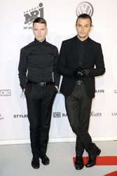 Adam Anderson, Theo Hutchcraft (Hurts)