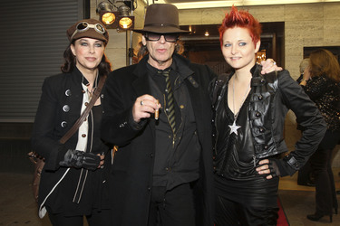 Udo Lindenberg mit Freundin Tine Acke und Begleitung