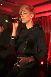 Alina Süggeler (Frida Gld)