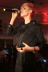 Alina Süggeler (Frida Gld)